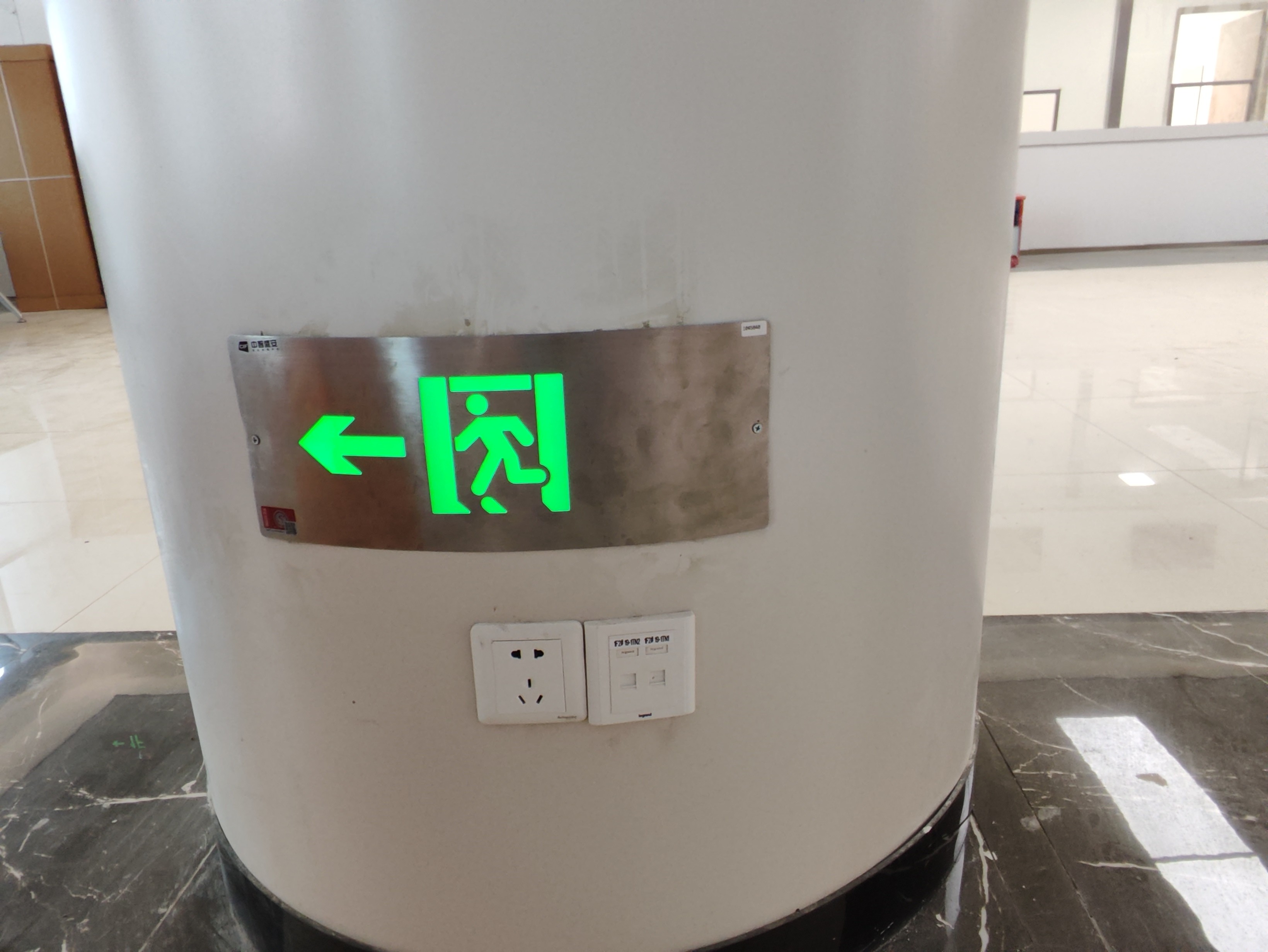 如何評估集中控制智能疏散系統的性能？